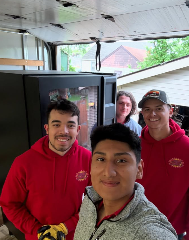 Professional junk removal crew working in Illinois